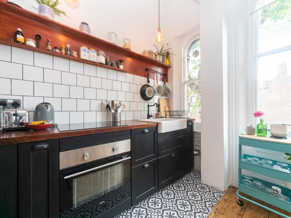Pass The Keys Rustic And Quirky Flat In Charming Charlton Village London Exteriör bild