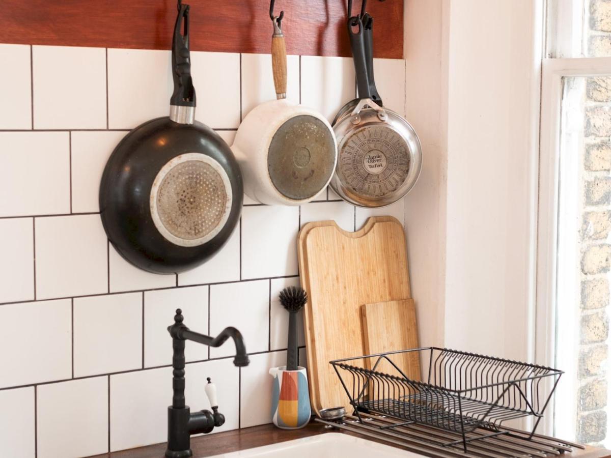 Pass The Keys Rustic And Quirky Flat In Charming Charlton Village London Exteriör bild