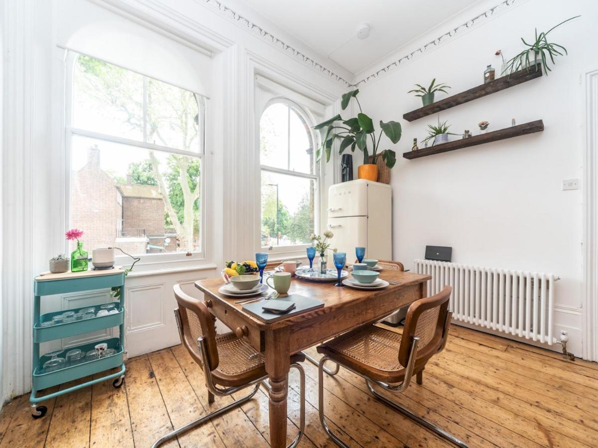 Pass The Keys Rustic And Quirky Flat In Charming Charlton Village London Exteriör bild