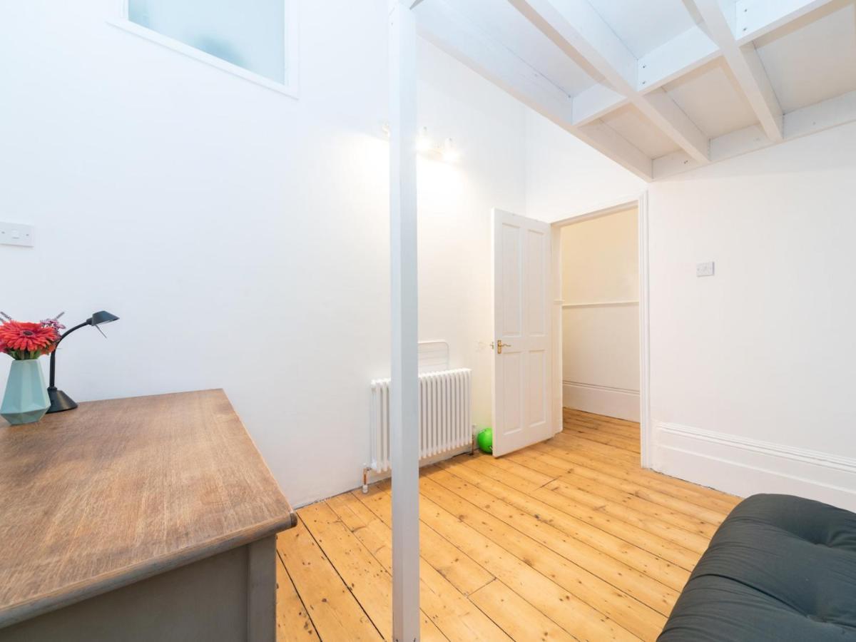 Pass The Keys Rustic And Quirky Flat In Charming Charlton Village London Exteriör bild